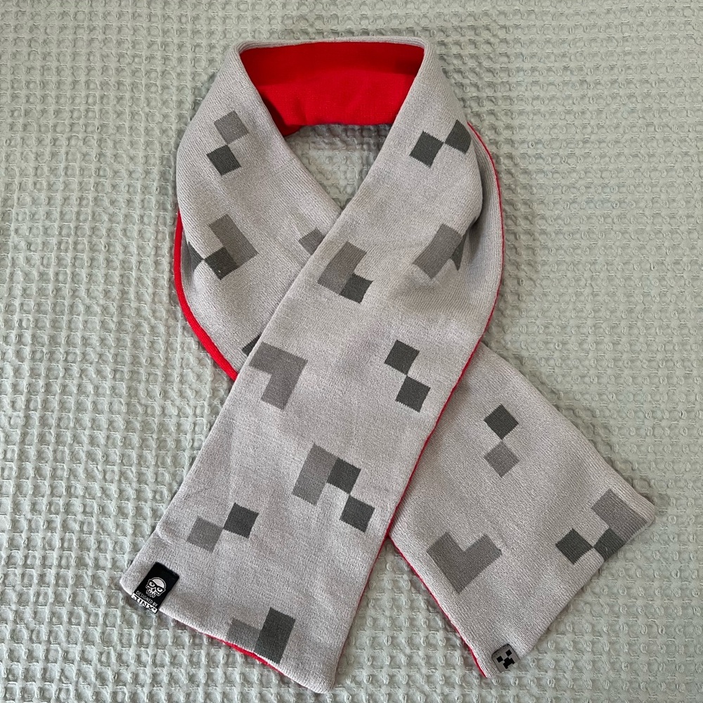 NWOT - Minecraft Pixel pattern scarf 🧣